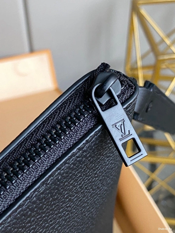VUITTON LOUIS IPAD POUCH 0823